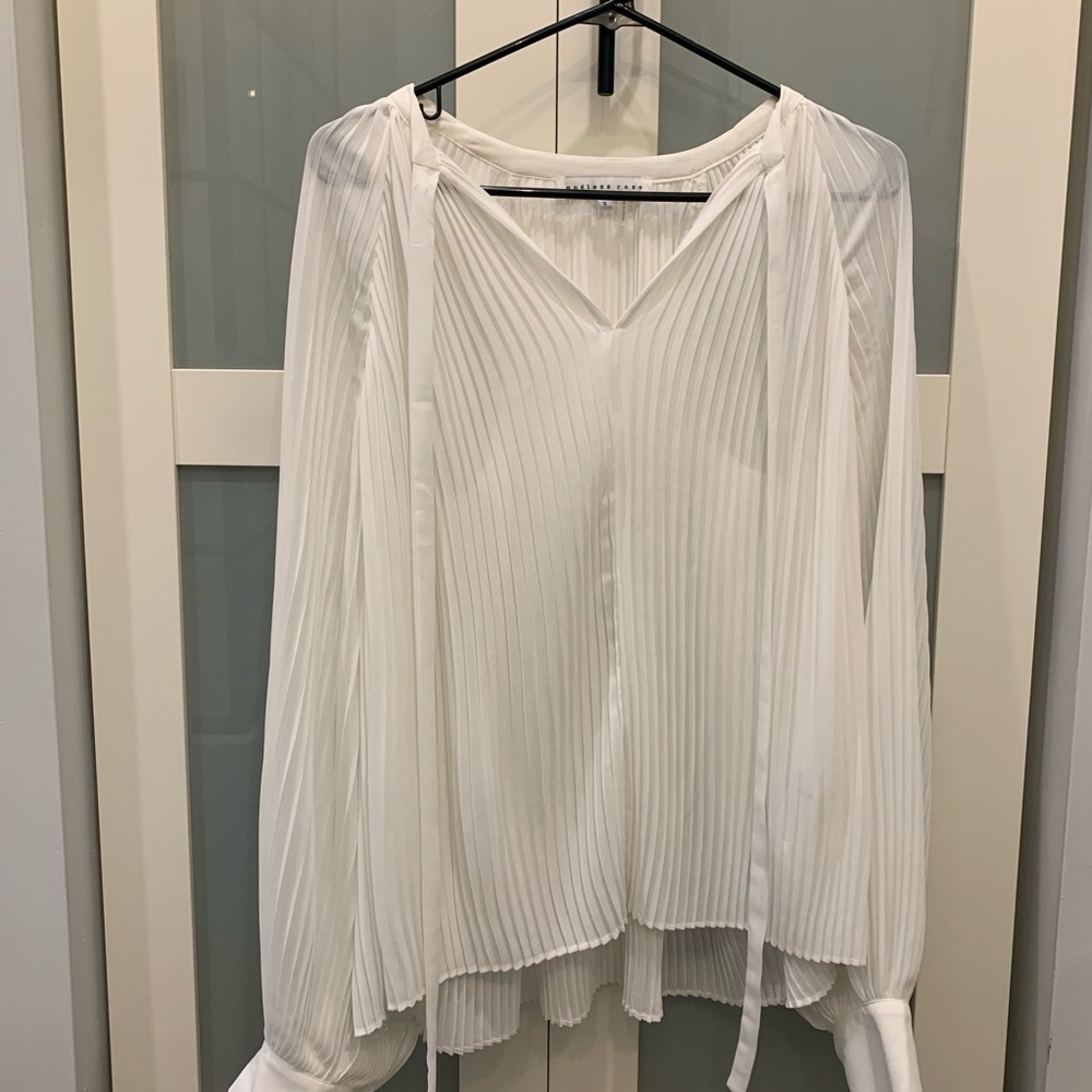 White blouse. Small to mediums. Size 4-6